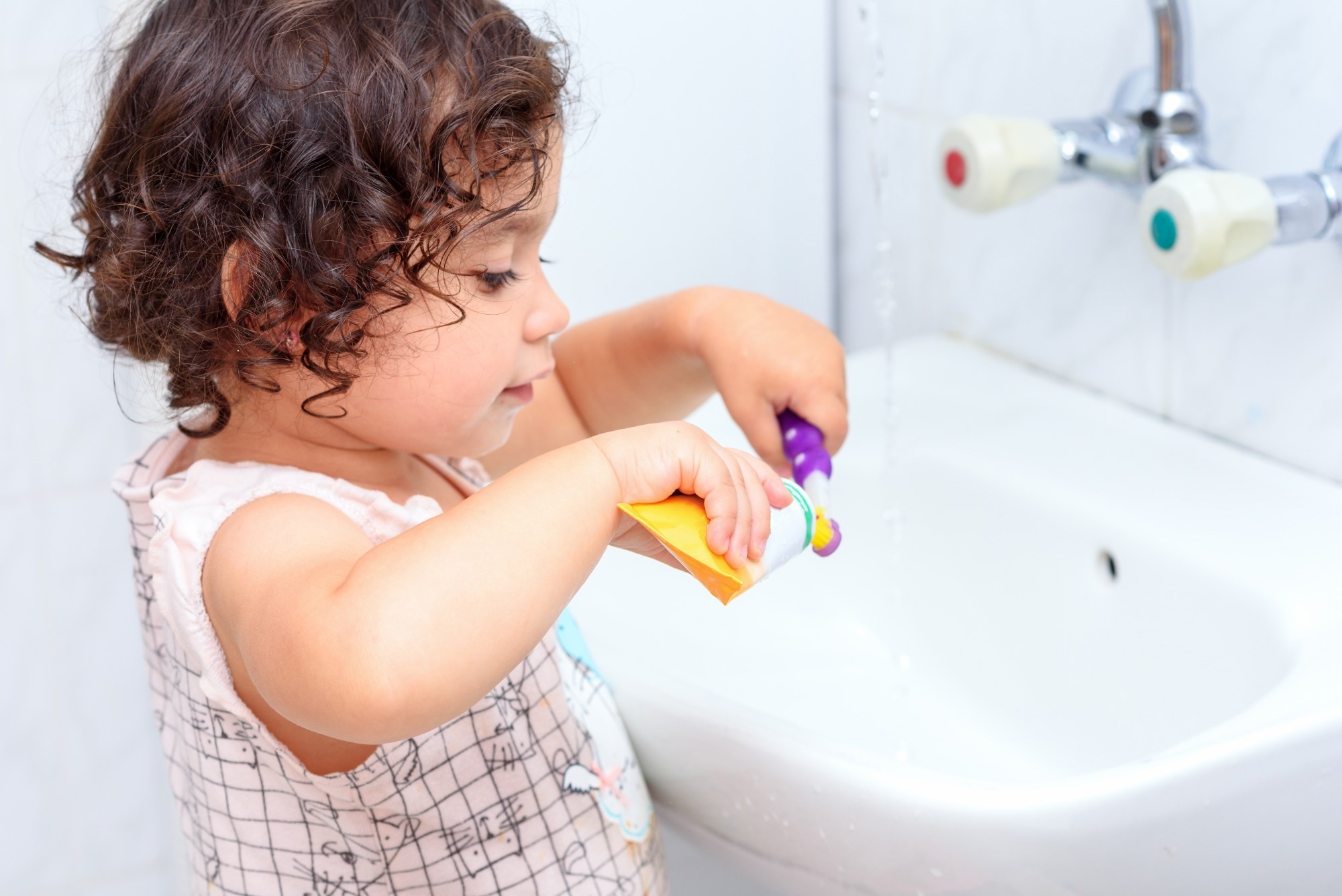 Study says parents may overshoot fluoride toothpaste dose for toddlers, risking dental fluorosis