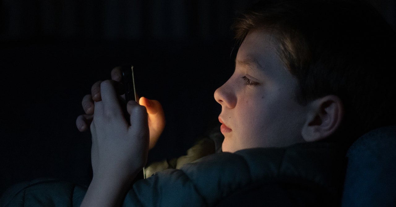 Smartphones Do or Don’t Harm Kids! So Which Is It?