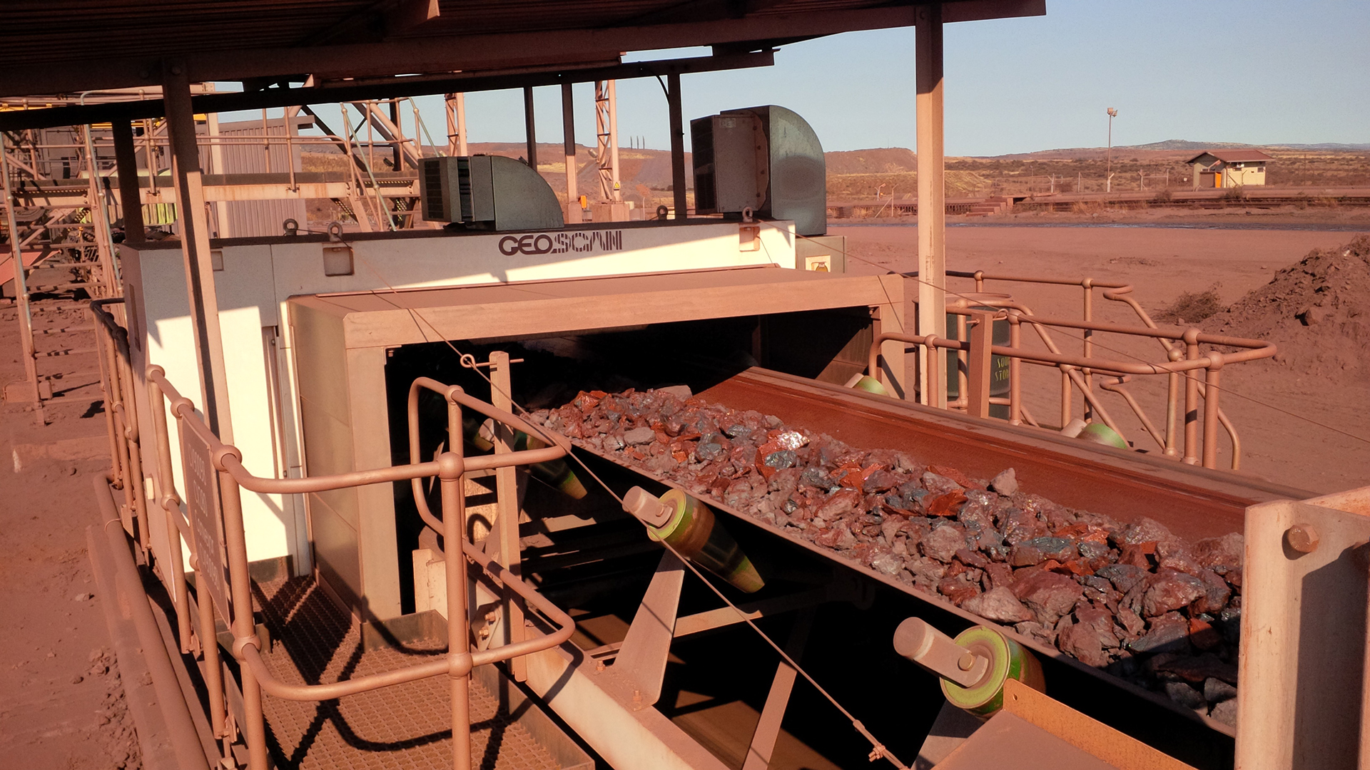 Measuring ore quality variability to improve processing operations